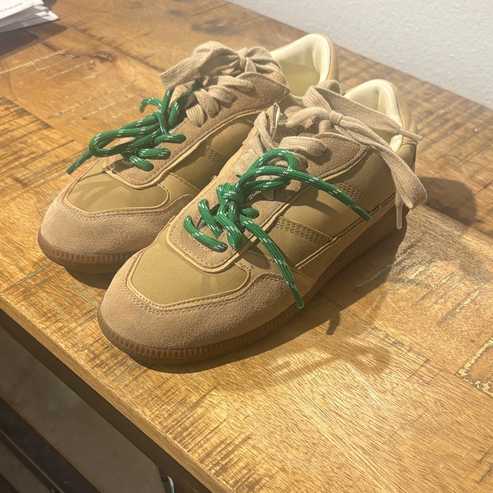 Women’s Steve Madden Tan Leather Sneakers with Green Laces